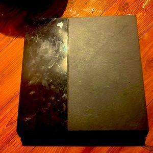 i’m am selling a ps4 i’m a 13 year old trying to get this off my hands